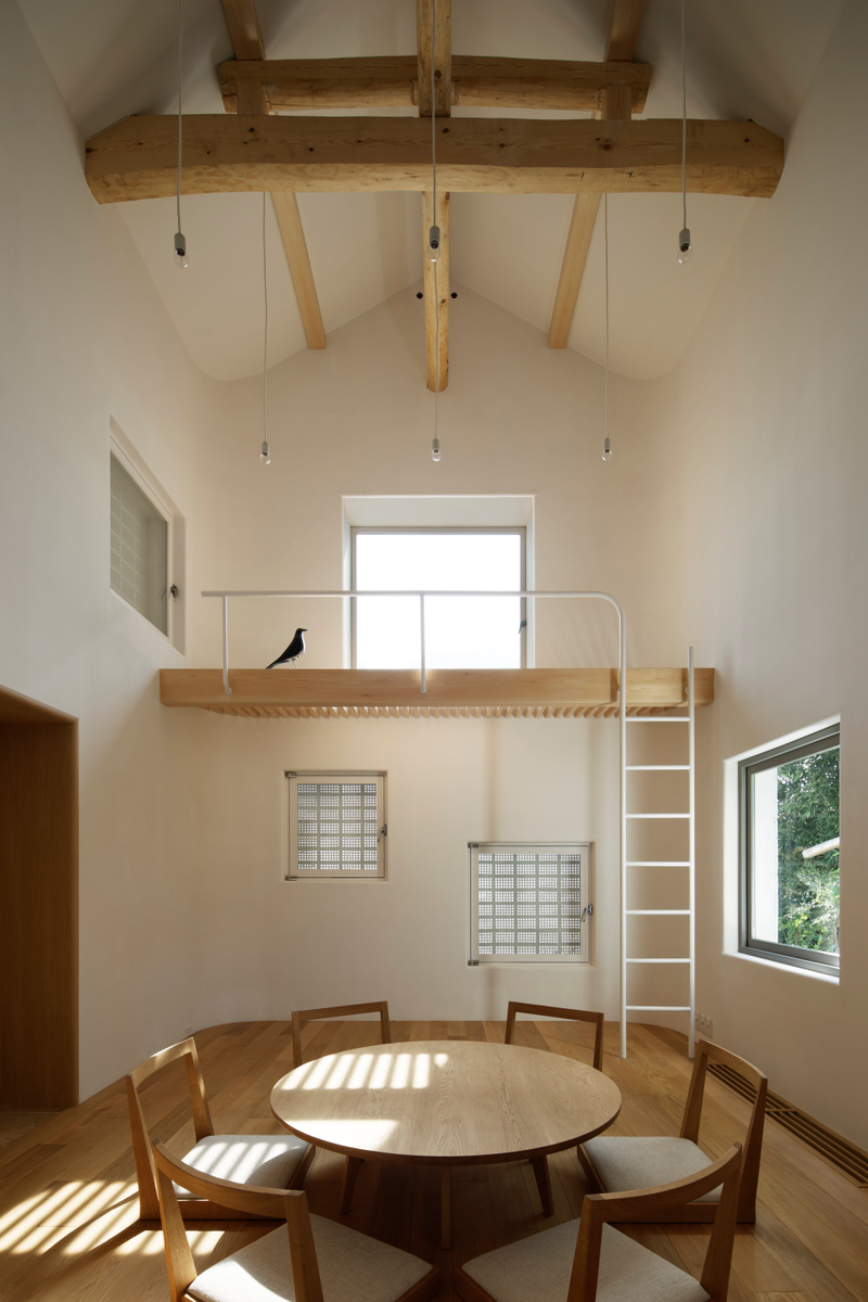 Illustration for article titled A 120-Year-Old Building Damaged in Japan's 2011 Quake Is Reborn as This Beautiful Home